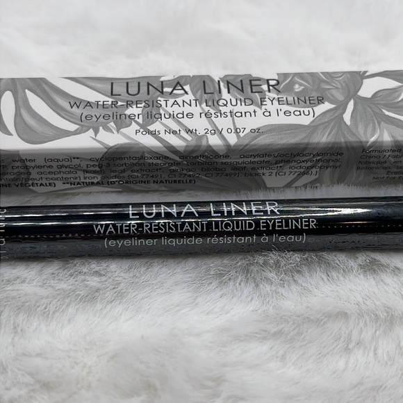4/$25 Seraphine Botanicals Luna Water Resistant Liquid Eyeliner in Pitch Black - Picture 2 of 2